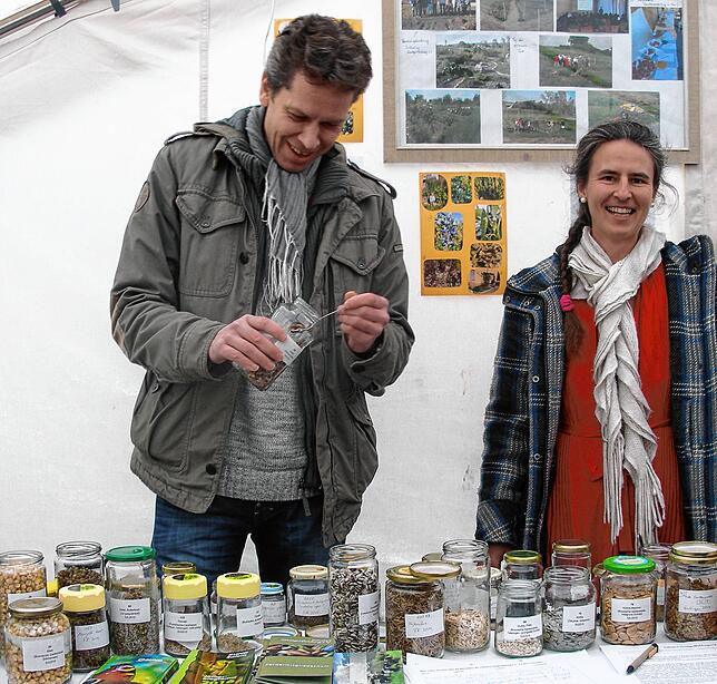 Nicolas Dostert und Maria Schlegel sind die beiden Vorsitzenden des Vereins Saatgutbildung.