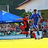 Im Kampf um den Aufstieg in die Bezirksliga Bodensee unterlag TuS Immenstaad (links Philipp Bertsch) dem FC Bodman-Ludwigshafen (rechts ...