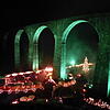 Das Viadukt in der Ravennaschlucht wird beim Weihnachtsmarkt in unterschiedlichen Farben angestrahlt &ndash; immer ein mystischer Effekt ...