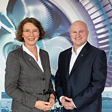 Heike Liebe und Darren Billings leiten die Aerospace Transmission Technologies GmbH in Friedrichshafen.