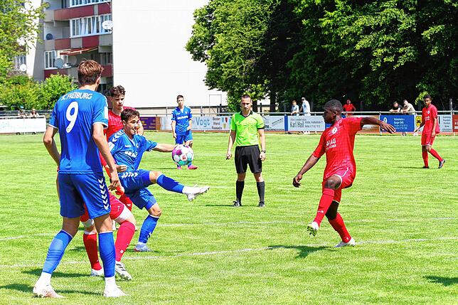 Bild 13: Nachwuchs des SC Freiburg verliert Testspiel in Jestetten &ndash; und wir haben Bilder!