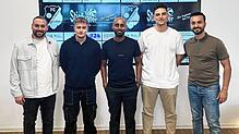 Neue Gesichter: Francesco Falanga (links), sportlicher Leiter beim FC Wittlingen, mit den Neuzugängen (weiter von links), Kevin Etienne, ...