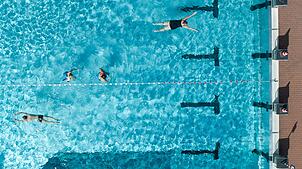 Die Zahl der Straftaten in baden-württembergischen Schwimmbädern geht zurück. (Archivbild)