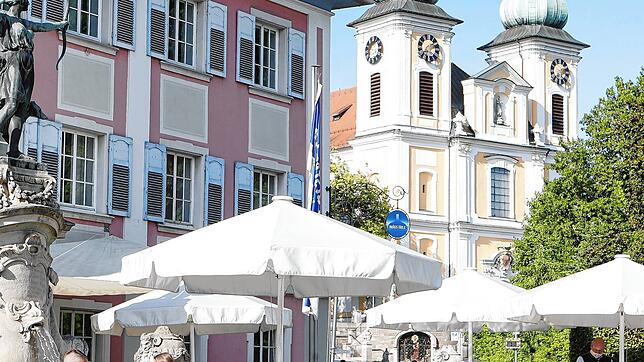 Abstandsregeln bedeuten für Gastronome gleichzeitig weniger Plätze, weniger Gäste und weniger Umsatz: Die Stadt möchte allerdings, ...