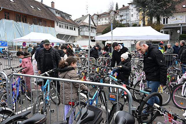 Bild 10: Über Fahrräder auf dem Fahrradmarkt in Tiengen: Ein Paradies für Radliebhaber