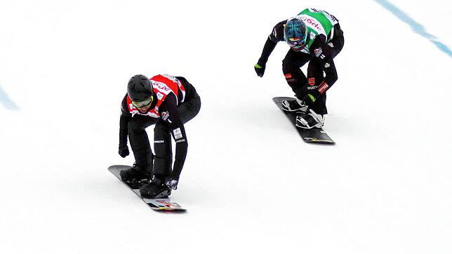 Zieleinlauf als Zweiter: Paul Berg (rechts) 2019 beim Fis-Weltcup-Einzel im Snowboardcross auf dem Feldberg.