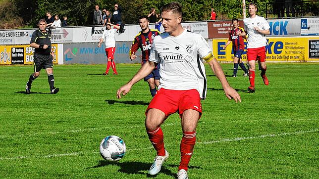 Torhungrig: Patrick Budde war beim 6:2 seiner Spvgg. Wutöschingen gegen die Spvgg. Brennet-Öflingen nicht aufzuhalten. Der Torjäger traf ...