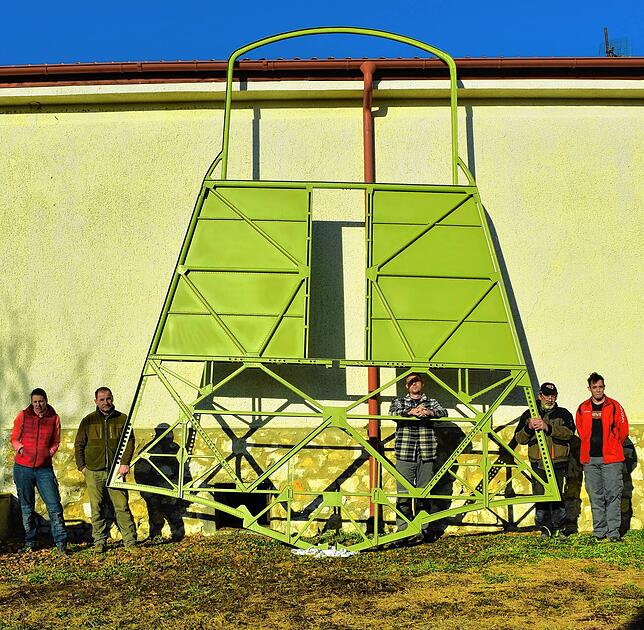 Handarbeit in Aluminium: Der 6,5 Meter hohe Spant 44 neben der Werkstatt im ungarischen Héreg.