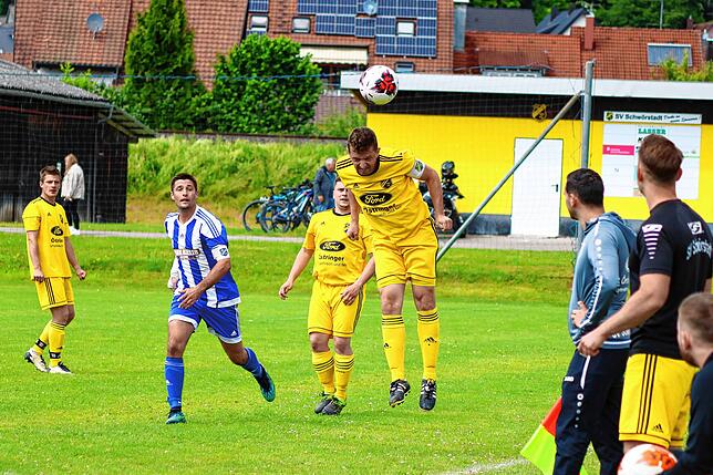Bild 2: SV Karsau verteidigt die Tabellenspitze durch ein 2:0 beim SV Schwörstadt &ndash; und wir haben Bilder!