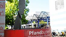 „Pfandbutler“ heißen sie in Rheinfelden. Lange in Mülleimern herumwühlen zu müssen, um ein paar Euro Pfand zu erlösen, sollen sie ...