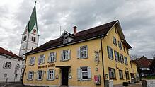 In prominenter Lage: Der &bdquo;Löwen&ldquo; ist eines der letzten Gasthäuser in Konstanz-Wollmatingen. Ob das Gebäude stehenbleibt, ...