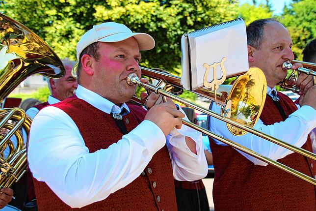 Bild 15: Dorf-Musik-Fest und Bezirksmusikfest in Menningen