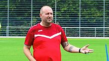 Trainer Andreas Pulz und der FC Uhldingen müssen gegen Aufsteiger Hattinger SV eine verdiente 1:3-Heimniederlage hinnehmen.