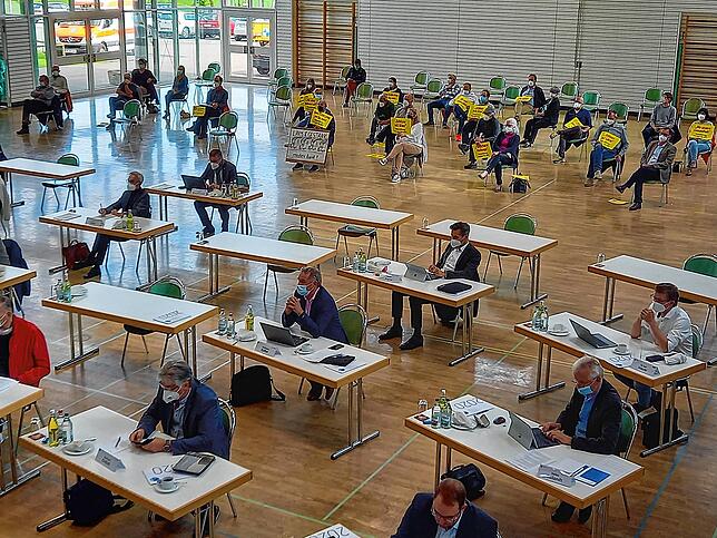 Viel Resonanz: In der Sitzung des Kreistages am Dienstag in der Ludwig-Roos-Halle in Ettenkirch hatten sich auf den Zuschauerplätzen ...