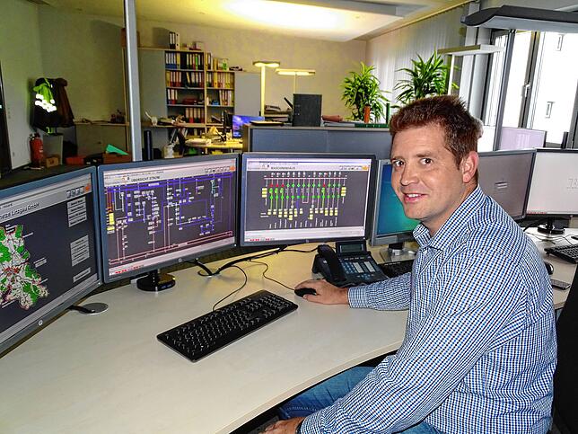 Jahreszahl 2020 oder keine: So wird heute das Stromnetz gesteuert. Abteilungsleiter Netzbetrieb Strom Manuell Dippel hat jeden ...