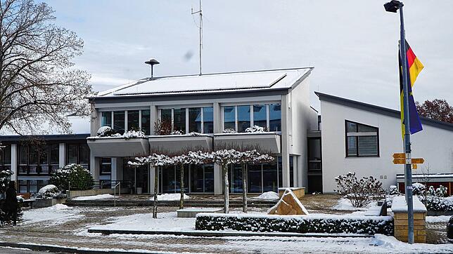 Zwei Bürgermeisterkandidaten-Vorstellungen soll es geben, bevor am Sonntag, 5. März, gewählt wird, wer als neuer Chef ins Tengener ...