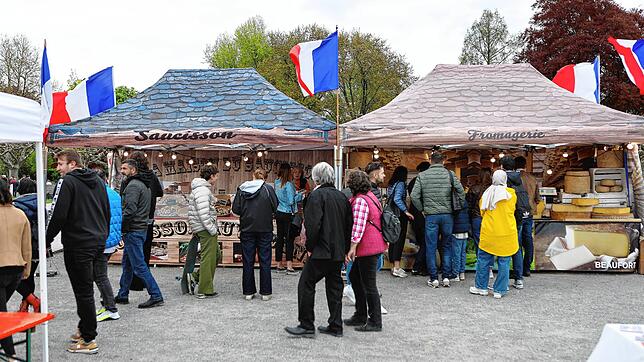 Beim Hafenfest zu Ehren der Imperia gab es am vergangenen Wochenende einige Stände auf dem Konzilvorplatz und der Hafenstraße. Aber war ...