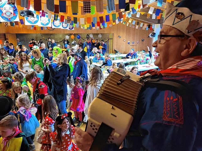 Bild 5: Die schönsten Bilder der Kinderfasnet mit den Schlosshexen Bonndorf