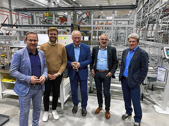 Die beiden CDU-Politiker Raimund Haser (links) und August Schuler (Dritter von links) informierten sich bei Cellform-Geschäftsführer ...