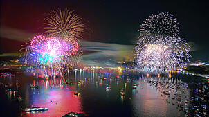 (Archivbild) Das gemeinsame Feuerwerk ist Höhepunkt des Seenachtfestes, das im Jahr 2024 rund 37.000 Besucher auf das Konstanzer und ...