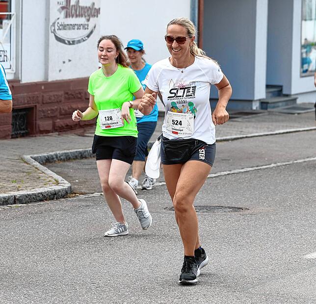 Bild 12: Stadtlauf durch die Donaueschinger Innenstadt kommt gut an