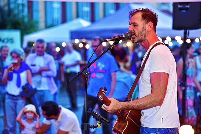 Bild 16: So schön ist der Auftakt des Bräunlinger Straßenmusik-Sonntags am Samstag Abend mit dem Budenzauber
