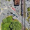 (Archivbild) Die Schrankenanlage am Reichenauer Bahnhof muss nach einem Unfall repariert werden.