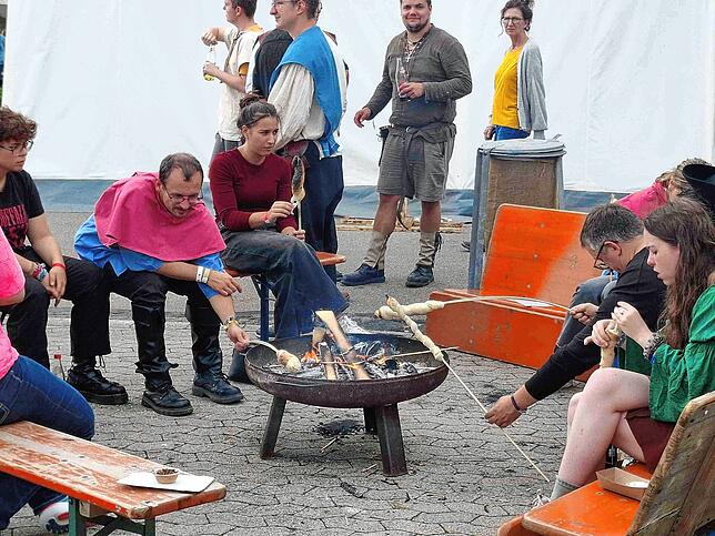 Bild 5: Mittelalter hautnah: Tausende beim 7. Stettener Spectaculum mit Rittern, Gauklern und Magiern