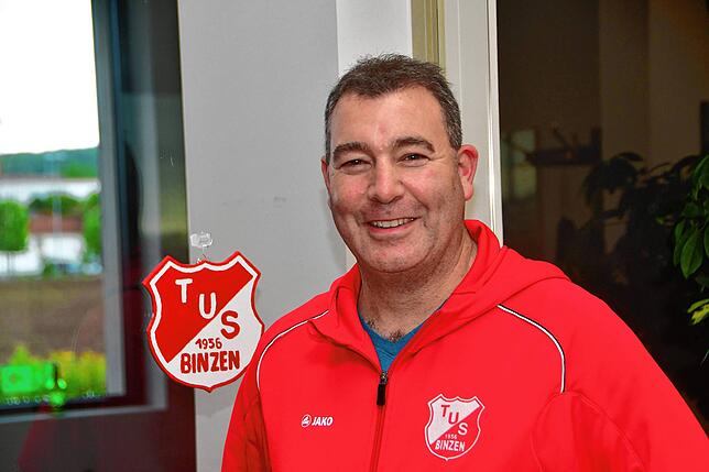 Sportchef Matthias Tschöp (TuS Binzen): „Für Dominik kam unsere Anfrage gerade recht. Er steht bei uns nicht unter Zugzwang, am ...