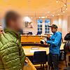 Der Angeklagte an einem Verhandlungstag im Gerichtssaal des Landgerichts Waldshut-Tiengen.