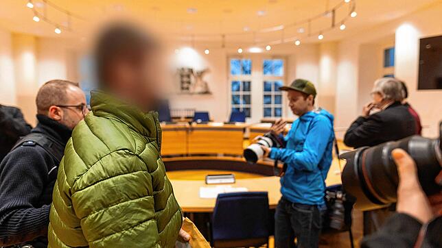 Der Angeklagte an einem Verhandlungstag im Gerichtssaal des Landgerichts Waldshut-Tiengen.