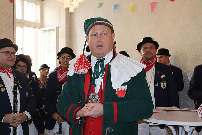 Bild 22: Die Hoorige Mess‘ ist eröffnet! Im Rathaus tanzen sich die Narren warm
