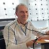 Michael Necke, Allgemeinmediziner aus Radolfzell, hat seinen Kassensitz abgegeben und lässt sich ab April 2025 in der Schweiz anstellen.