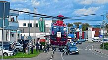 Rettungshubschrauber „Christoph 45“ bei einem Einsatz im Gewerbegebiet Rheinstraße in Friedrichshafen – einem von rund 1000 pro Jahr.