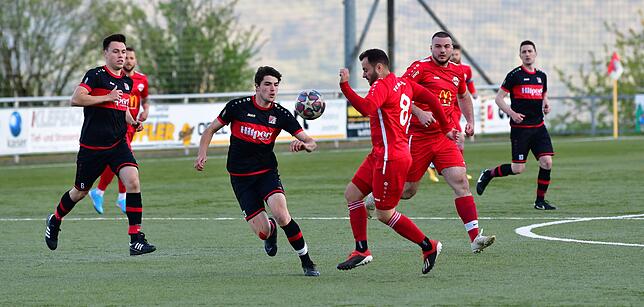 Bild 26: FC Rot-Weiß Weilheim besiegt den FC Wallbach im &bdquo;Duell am Strich&ldquo; mit 3:1 &ndash; wir haben die Bilder!