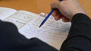 Asylbewerber haben keinen Anspruch auf Bürgergeld, können aber Fortbildungen und Kurse des Jobcenters besuchen.
