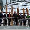 Im neuen Pflanzenhaus stehen (von links) Roland Leitner, Martin Hahn, Friedlinde Gurr-Hirsch, Jan Zeitler, Klaus Hoher, Edith Heppeler, ...