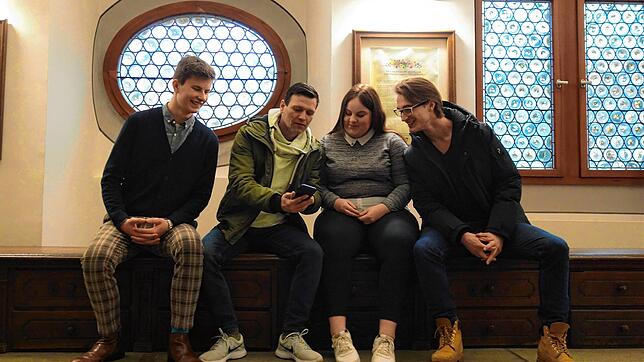 Espen Rechtsteiner, Stadtjugendpfleger Tobias Linder, Vanessa Schnell und David Jung (von links) tüfteln bereits seit Monaten am Konzept ...