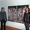 Ralph und Andreas Hilbert vor ihrer Collage &bdquo;auf Erden, Nr. 15&ldquo;.