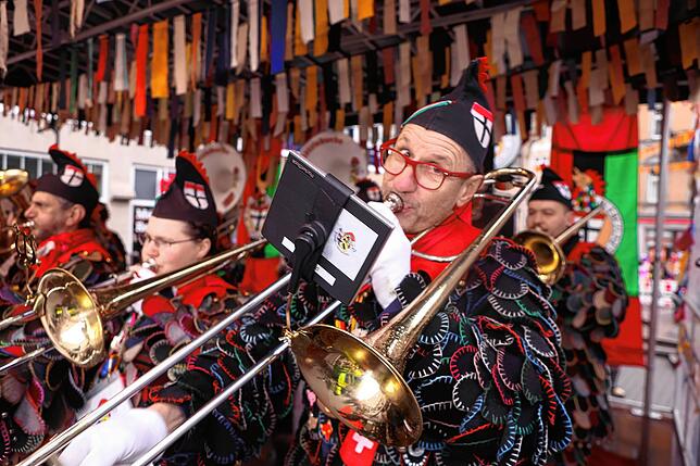 Bild 17: Fasnacht 2025 in Konstanz: Diese Bilder zeigen das bunte Narrentreiben auf der Marktstätte!