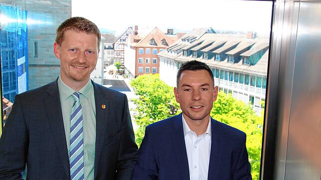Radolfzells OB Simon Gröger (links) braucht einen neuen Chef für die Abteilung Wirtschaftsförderung und Liegenschaften. Denn Manuel Kern ...