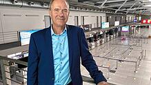 Claus-Dieter Wehr, Geschäftsführer des Flughafens Friedrichshafen, sieht den Airport wirtschaftlich im Aufwind &ndash; auch wenn der ...