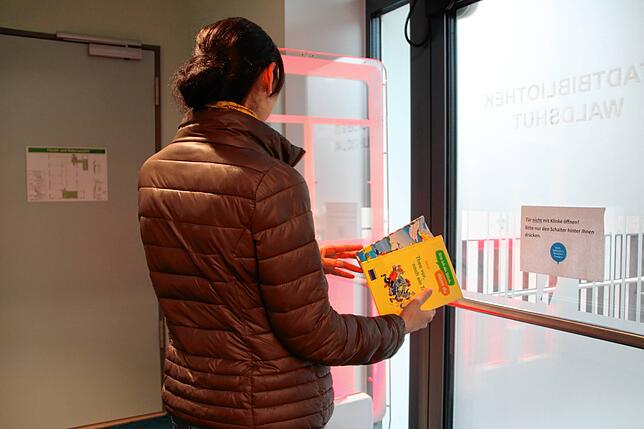 In der Stadtbibliothek Waldshut können Mitglieder täglich von 7 bis 21 Uhr Bücher ausleihen.