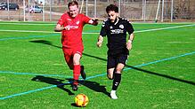 Marc Rohrer (links, hier im Spiel gegen den SC Konstanz-Wollmatingen) könnte im ersten Aufstiegsspiel gegen Laufenburg für seinen Bruder ...