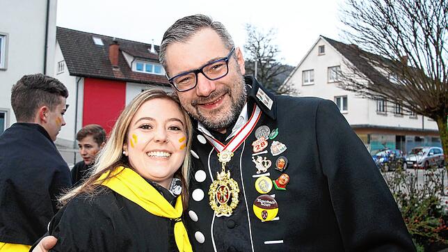 Die Blumberger Narrenzünfte ziehen an Fastnacht an einem Strang, wie hier Jenny Bank von den Biesenbachhexen und Mark Lengsfeld, ...