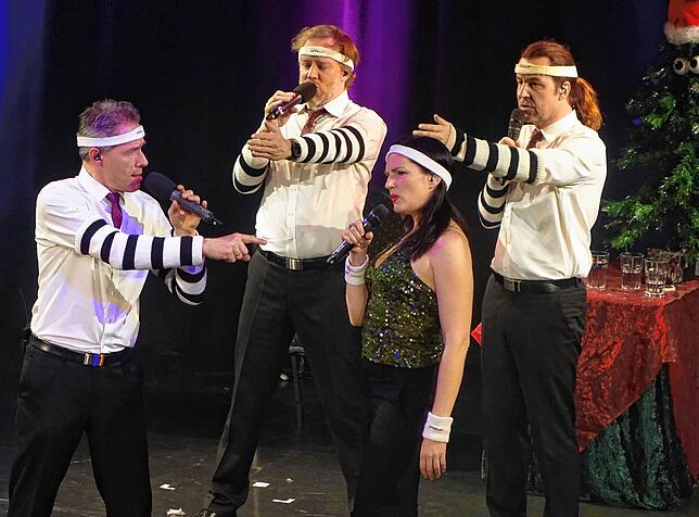 Mit ihrer originellen Weihnachts-Show amüsierte die A-cappella-Band „La Le Lu“ die Zuschauer im Bad Säckinger Gloria-Theater.