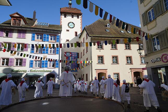 Bild 30: So ausgelassen feiern Kinder beim Narro-Zunft-Umzug in Waldshut – Die schönsten Fotos!