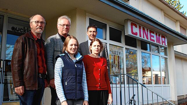 Im Oktober 2017 freuen sich Henry Probst (von links), Leopold Winterhalder, Sophia Winterhalder, Oberbürgermeister Erik Pauly und ...