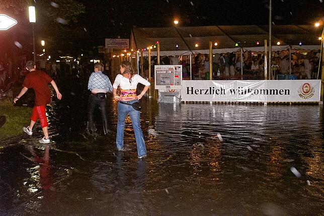 Bild 14: Bilder vom Sturm-Inferno beim Seehasenfest 2004