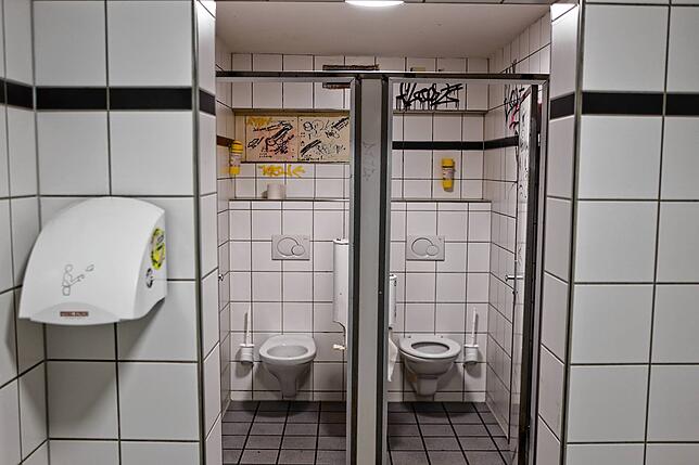 Die Toilettenanlagen in der Unterführung am Sternenplatz riechen oft nicht besonders gut.